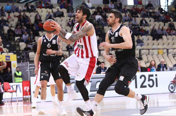 Ο «πληγωμένος» Ολυμπιακός διέλυσε τον ΠΑΟΚ στο Φάληρο