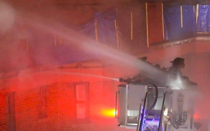 Πυροσβέστες έγιναν μούσκεμα μεταξύ τους