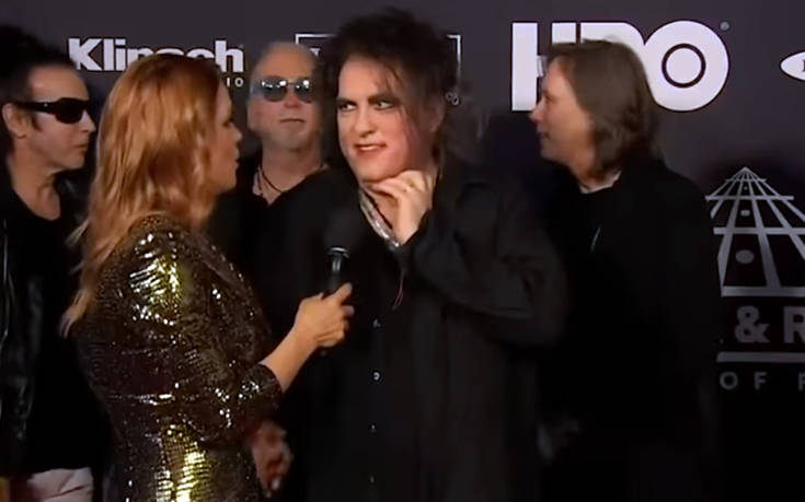 Η επική αντίδραση του τραγουδιστή των Cure για την ένταξη στο Rock and Roll Hall of Fame