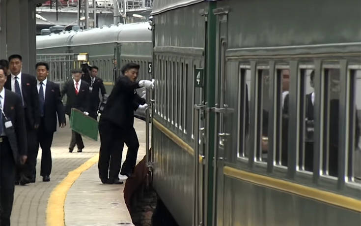 «Γυάλιζαν» το τρένο του Κιμ Γιονγκ Ουν την ώρα που έφτανε στο Βλαδιβοστόκ