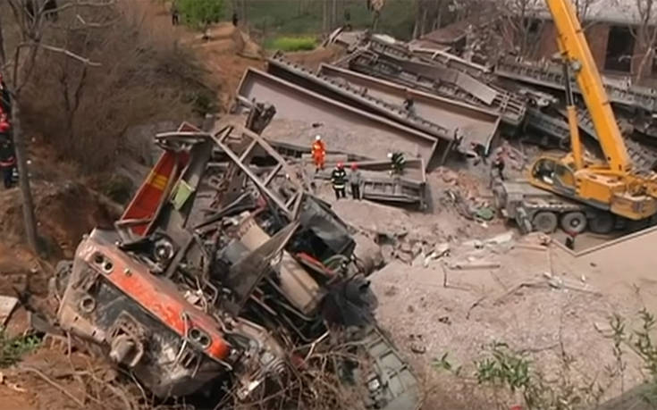 Έξι νεκροί στην Κίνα, τρένο εκτροχιάστηκε κι έπεσε σε σπίτι