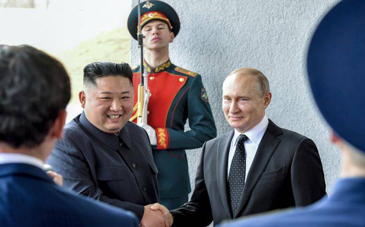 Χαμόγελα στη συνάντηση Πούτιν &#8211; Κιμ Γιονγκ Ουν
