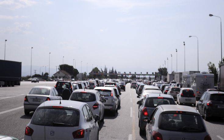 Κυκλοφοριακό κομφούζιο στα διόδια των Μαλγάρων λόγω καραμπόλας με επτά οχήματα