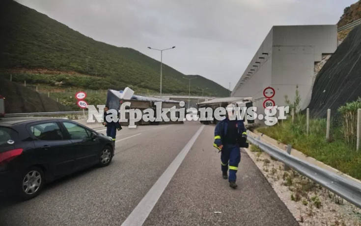 Εκτροπή νταλίκας στην Ιόνια Οδό