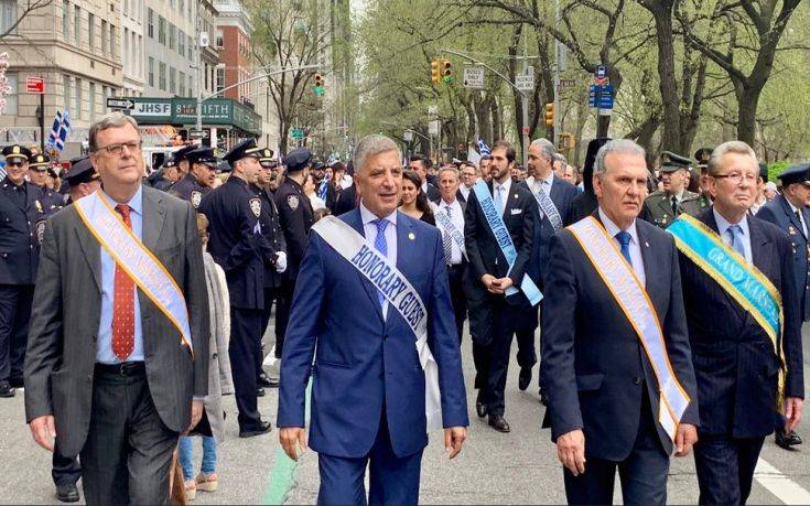 Με τη σημαία του Κατσίφα παρέλασε στη Νέα Υόρκη ο Γιώργος Πατούλης
