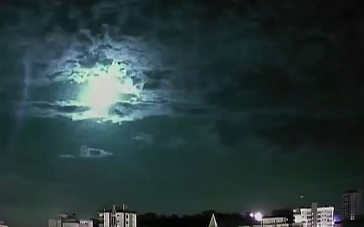 Εντυπωσιακό βίντεο με μετεωρίτη που «φωτίζει» τον ουρανό της Βραζιλίας