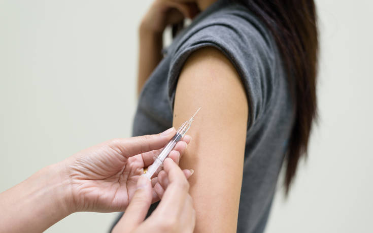 Ποιοι πρέπει να εμβολιαστούν πρώτοι για τη γρίπη