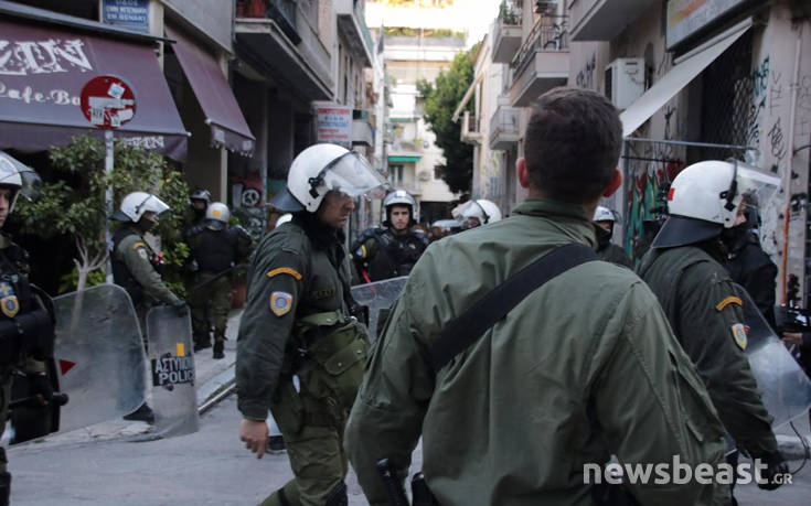 Μεγάλη αστυνομική επιχείρηση στα Εξάρχεια με τουλάχιστον 90 προσαγωγές