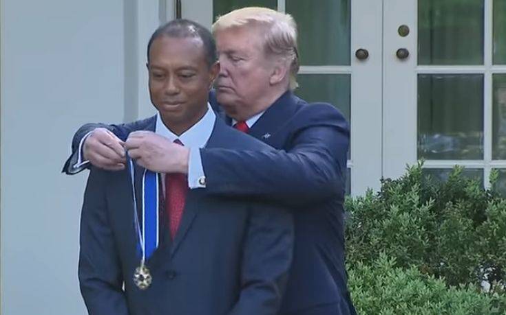 Ο Τραμπ τίμησε τον Τάιγκερ Γουντς με το «Προεδρικό Μετάλλιο της Ελευθερίας»