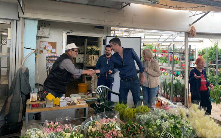 O Κώστας Μπακογιάννης στην Κεντρική Ανθαγορά Αθηνών στον Προμπονά