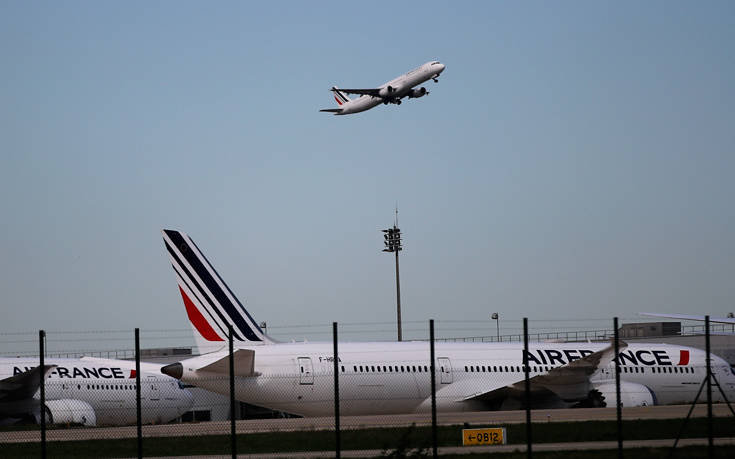 Περιβαλλοντικό φόρο θα βάλει η Γαλλία στις πτήσεις που αποχωρούν τα αεροδρόμιά της