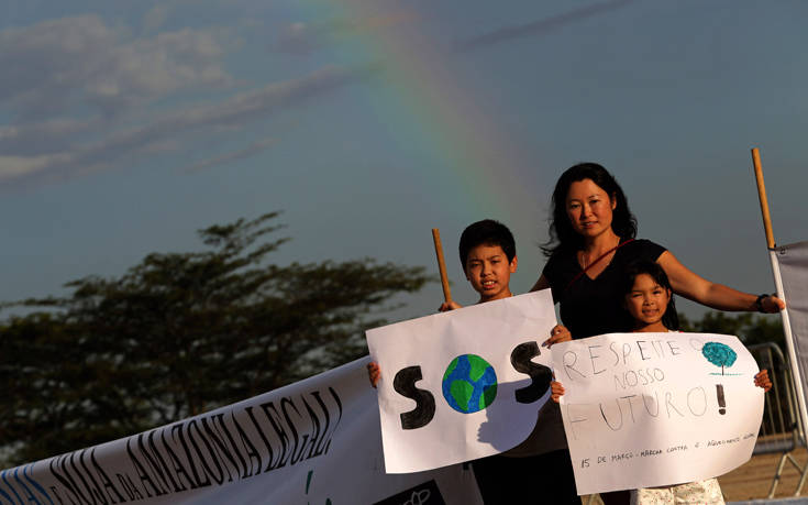 Οι νέοι σε 90 χώρες «απεργούν» αύριο για το κλίμα