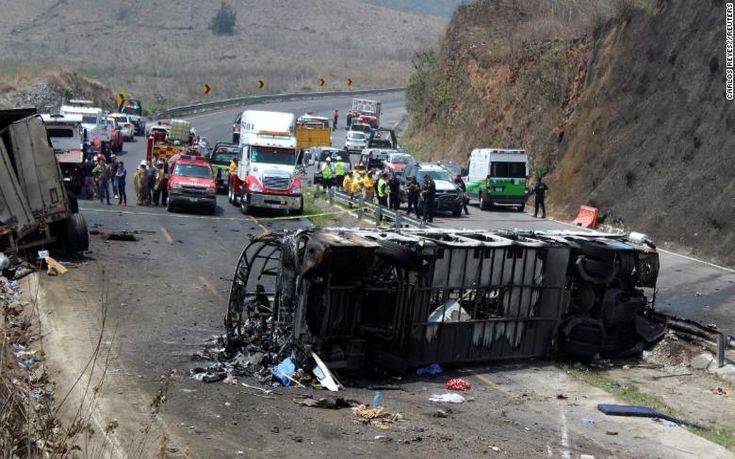 Τουλάχιστον 23 νεκροί και 30 τραυματίες σε τροχαίο στο Μεξικό