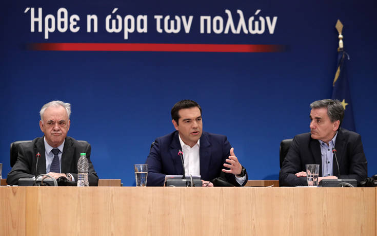 Στάση αναμονής από τους θεσμούς για τις παροχές Τσίπρα