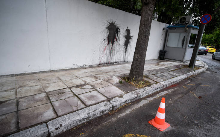 Φωτογραφίες από την επίθεση στο σπίτι του Αμερικανού πρέσβη