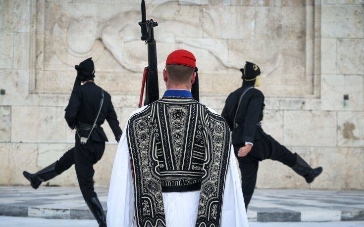 Συγκίνησαν οι πόντιοι εύζωνες στο Μνημείο του Άγνωστου Στρατιώτη