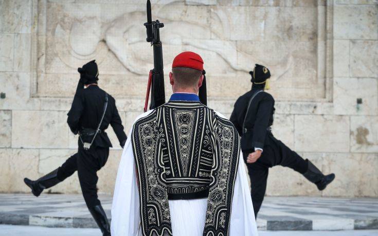 Συγκίνησαν οι πόντιοι εύζωνες στο Μνημείο του  Άγνωστου Στρατιώτη