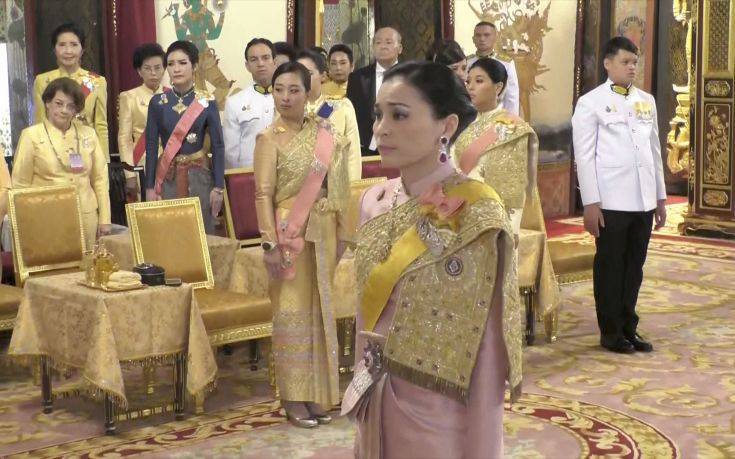 Από αεροσυνοδός βασίλισσα της Ταϊλάνδης