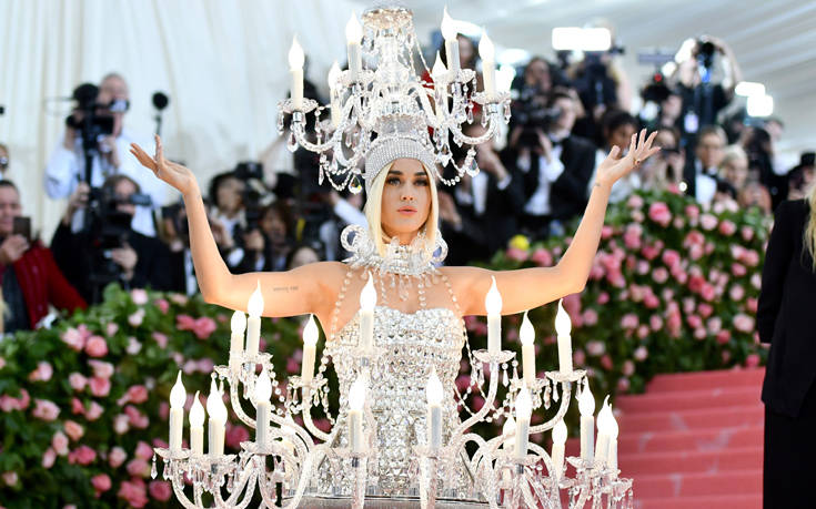 Met Gala 2019: Ροζ φλαμίνγκο υποδέχονταν τους προσκεκλημένους