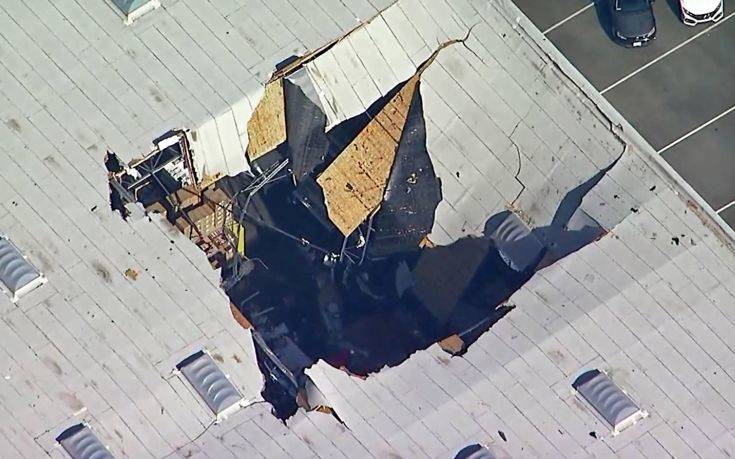 Μαχητικό F-16 συνετρίβη σε κτίριο στην Καλιφόρνια