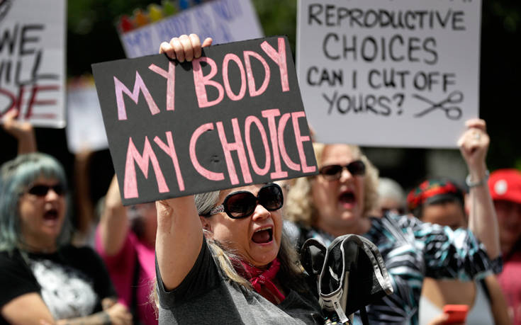 Η νομοθεσία για τις αμβλώσεις βγάζει τους Αμερικανούς στους δρόμους