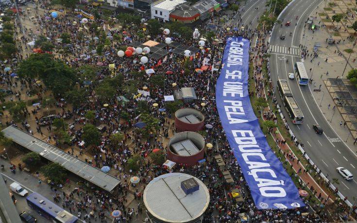 Κύμα διαδηλώσεων κατά του Μπολσονάρου στη Βραζιλία