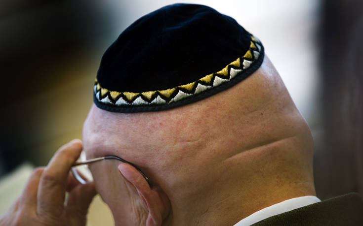 Γερμανός αξιωματούχος καλεί τους Εβραίους της χώρας να μην φορούν το κιπά