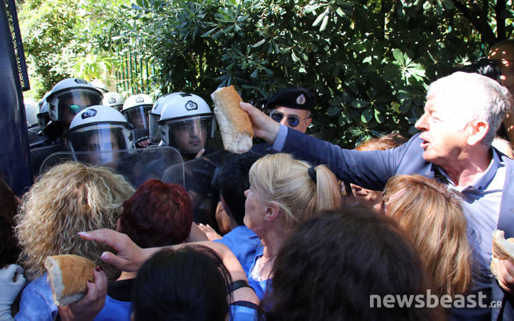 Μικρή ένταση και&#8230; ψωμιά στην κινητοποίηση της ΠΟΕΔΗΝ