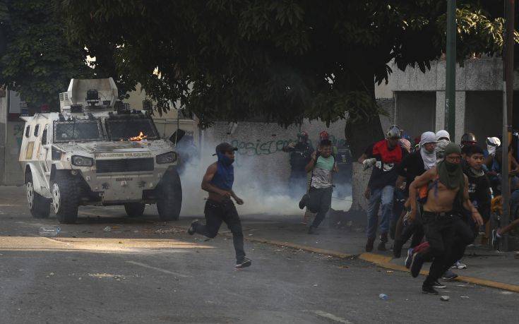 Χάος στη Βενεζουέλα, 27χρονη νεκρή με σφαίρα στο κεφάλι
