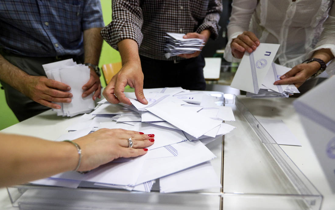 Exit poll: Μεγαλώνει η ψαλίδα μεταξύ Νέας Δημοκρατίας-ΣΥΡΙΖΑ στο 100% της μέτρησης