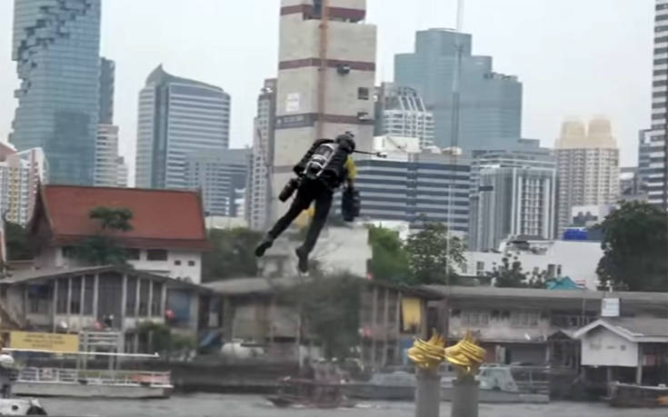 Ο «βρετανός Iron-Man» πετά πάνω από την Μπανγκόκ