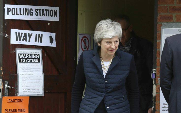 Brexit: Η Μέι ρισκάρει νέα ψηφοφορία για την έξοδο στις αρχές του Ιουνίου
