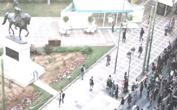 Βίντεο από την επίθεση στο εκλογικό περίπτερο του Κώστα Μπακογιάννη