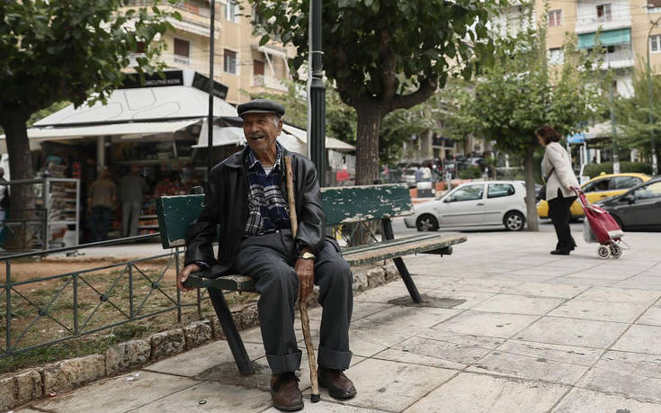 13η σύνταξη: Πόσα χρήματα θα πάρουν οι συνταξιούχοι