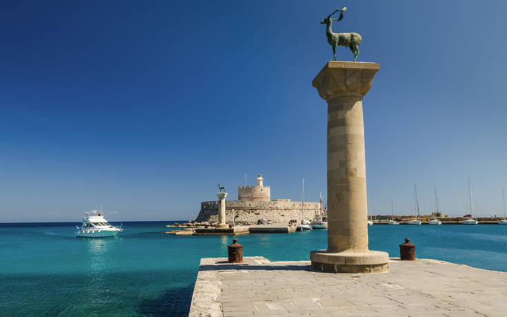 Τουρίστας στη Ρόδο έχασε τη γυναίκα του και τη βρήκε στο νοσοκομείο με&#8230; κορονοϊό