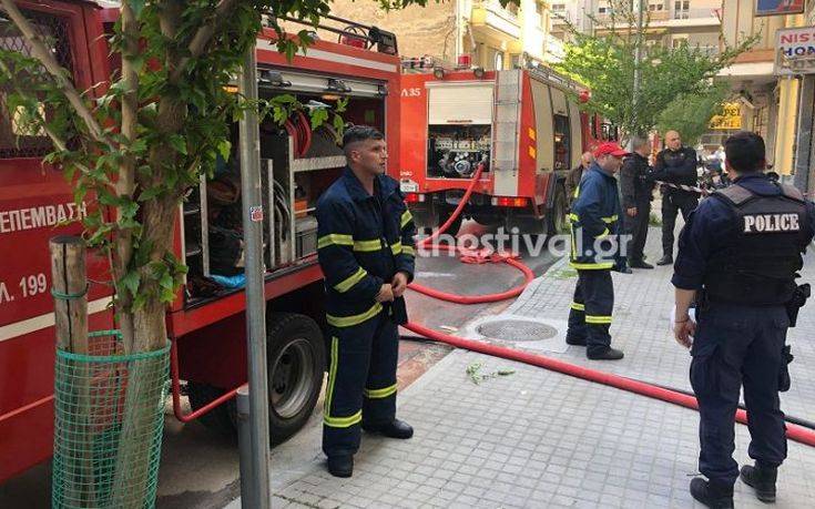 Πέντε τα άτομα που απεγκλωβίστηκαν από τη φωτιά στη Θεσσαλονίκη