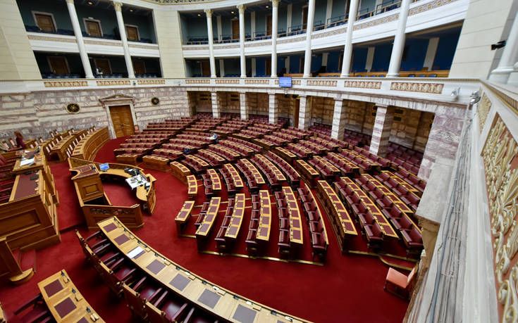 Διπλώματα οδήγησης: Υψηλοί τόνοι στη Βουλή, αποχώρησε το ΚΚΕ
