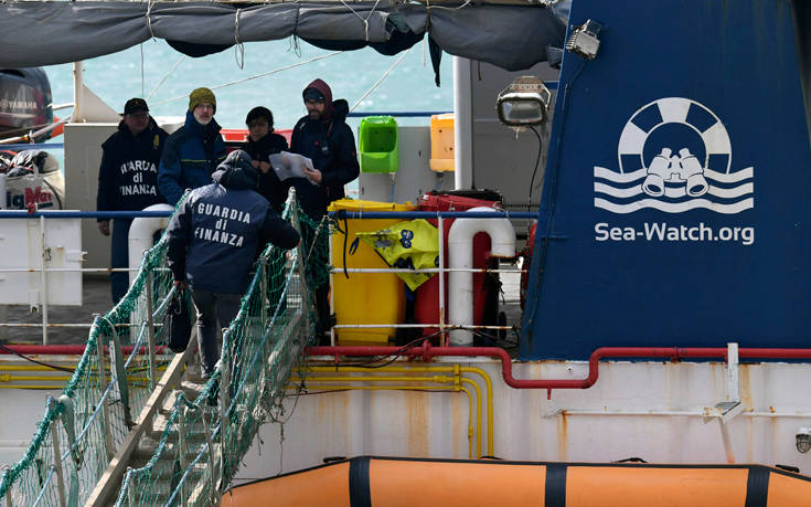 Ένταση στην Ιταλία με το πλοίο Sea-Watch όπου παραμένουν εγκλωβισμένοι μετανάστες