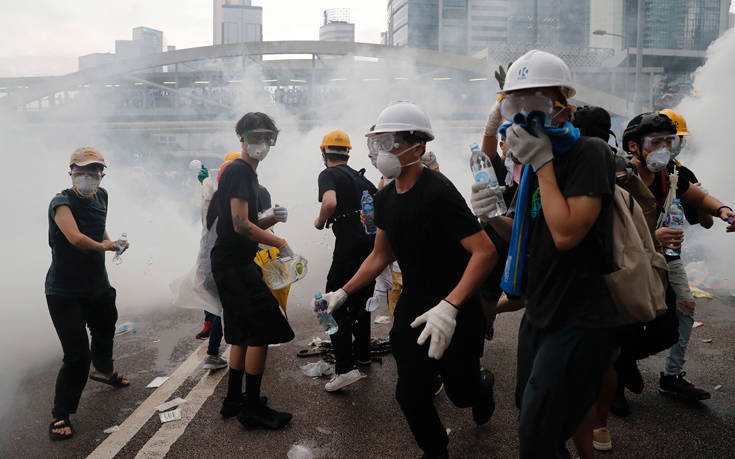 Η Βρετανία κρούει τον κώδωνα του κινδύνου σε Χονγκ Κονγκ και Κίνα