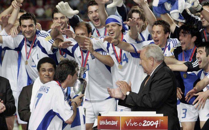 «Έφυγε» ο άνθρωπος που έδωσε την κούπα του Euro 2004 στον Ζαγοράκη