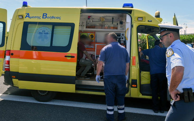 Ηλικιωμένος μπήκε στο αντίθετο ρεύμα και συγκρούστηκε με ασθενοφόρο