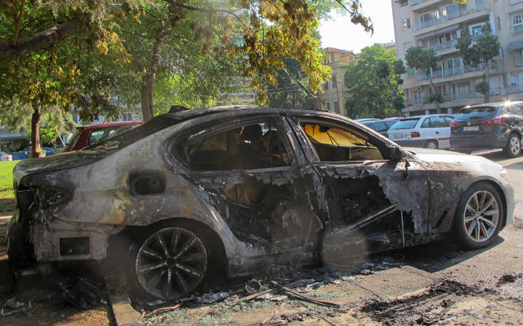 Το ΥΠΕΞ καταδικάζει τις εμπρηστικές επιθέσεις σε διπλωματικά οχήματα στη Θεσσαλονίκη