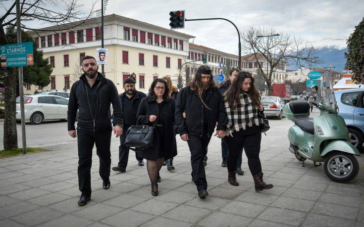 Μητέρα Βαγγέλη Γιακουμάκη: Θέλουμε να πληρώσουν όσοι έκαναν κακό στο παιδί μας