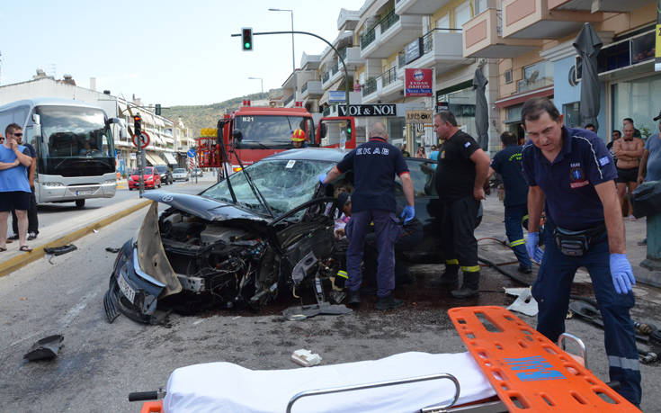 Σοκαριστικές εικόνες από σοβαρό τροχαίο με καραμπόλα τεσσάρων αυτοκινήτων στο Ναύπλιο