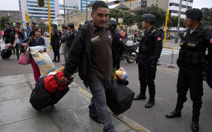 Σκληραίνει τη στάση του στους μετανάστες από τη Βενεζουέλα το Περού