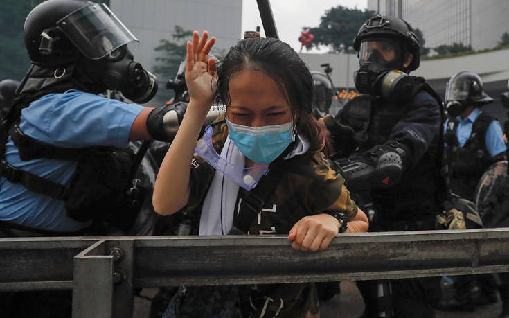 Στη δίνη της βίας το Χονγκ Κονγκ, συμπλοκές διαδηλωτών και αστυνομίας