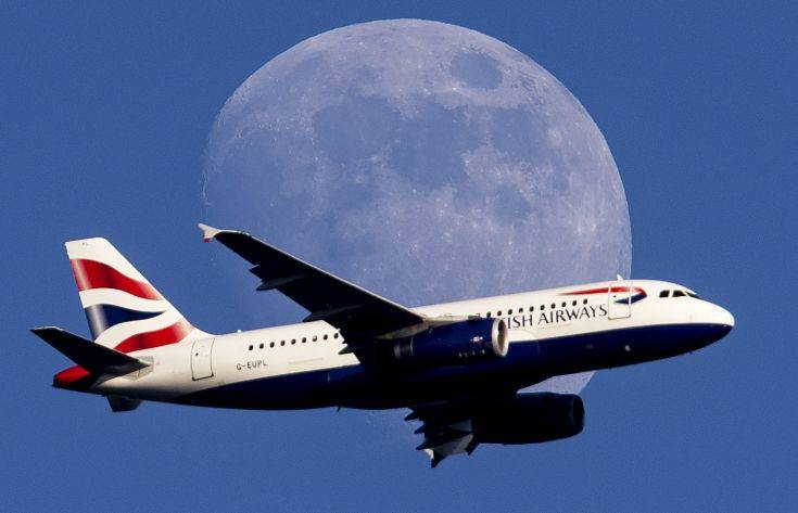 Η μητρική της British Airways σκέφτεται προσφυγή στη δικαιοσύνη για τα μέτρα καραντίνας στη Βρετανία