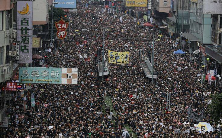 Ογκώδης διαδήλωση στο Χονγκ Κονγκ με αίτημα την παραίτηση της Κάρι Λαμ