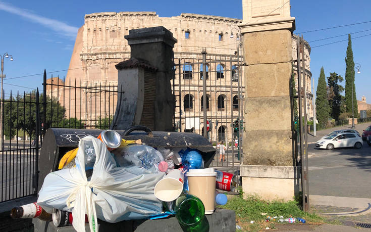 Τεράστιο πρόβλημα τα σκουπίδια στη Ρώμη, συσσωρεύονται χίλιοι τόνοι τη μέρα