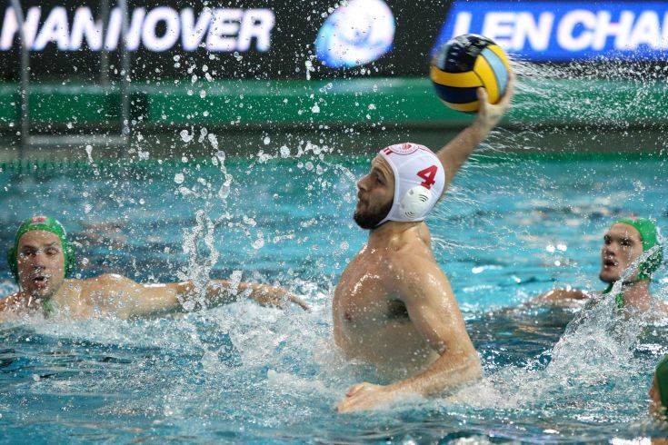 Λύγισε στα πέναλτι ο Ολυμπιακός από την Φερεντσβάρος